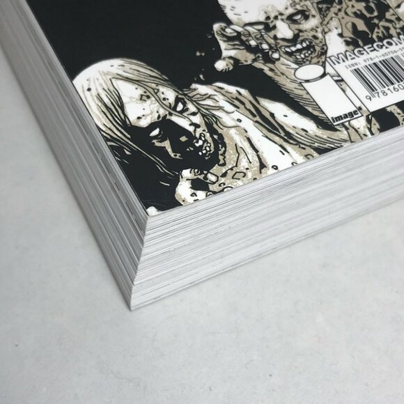 First Printing The Walking Dead Compendium Two Unread Book Pretty Good condition - Picture 9 of 16